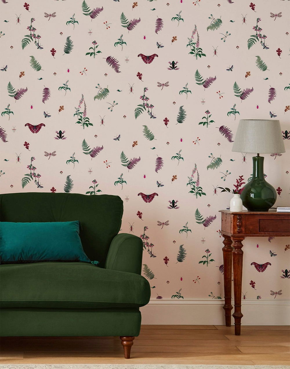 Joules Midnight Beasts Blush Creme Wallpaper - 118565_ROOMSET_01.jpg