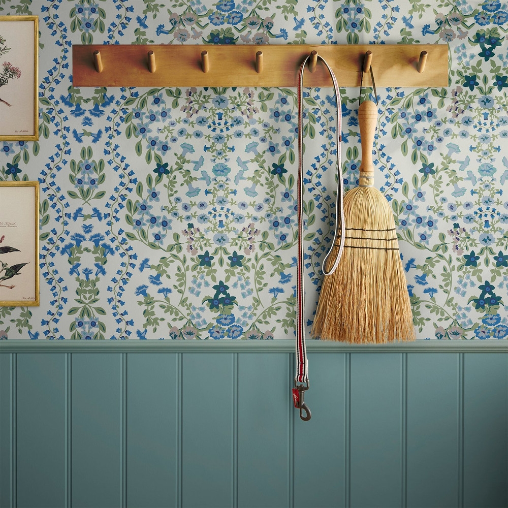 Joules Symmetrical Trellis Ditsy Creme Wallpaper - 120883_ROOMSET_01.jpg