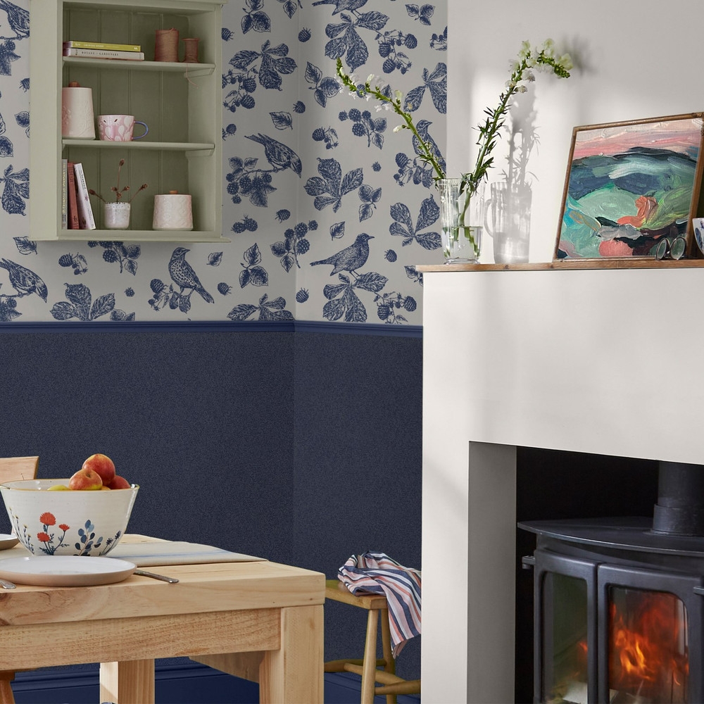 Joules Plain Navy Wallpaper - 120884_ROOMSET_01.jpg